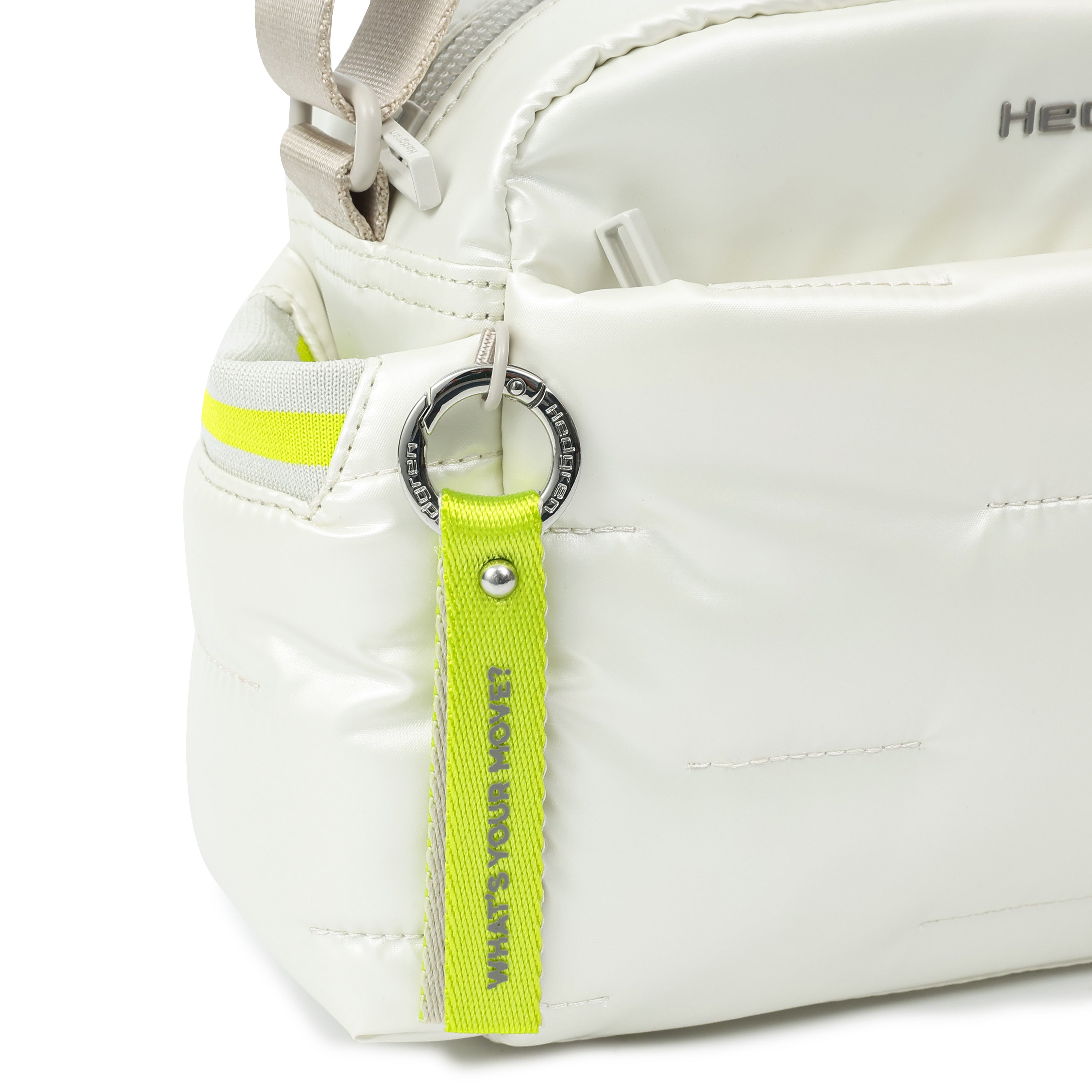 Side pocket on Hedgren COZY Shoulder Bag in Vaporous Grey