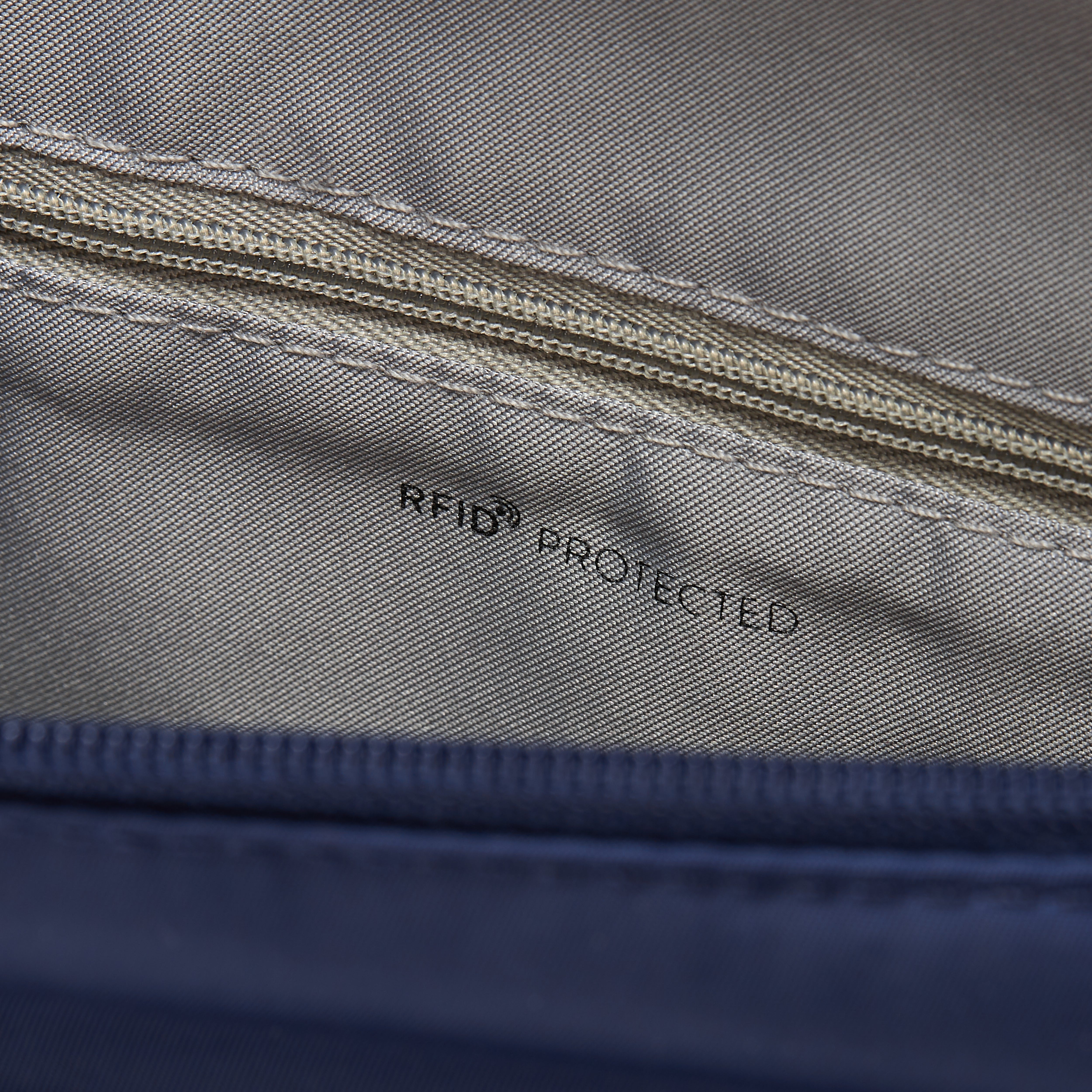 RFID Pocket in Hedgren EYE MEDIUM Crossbody in Total Eclipse Navy