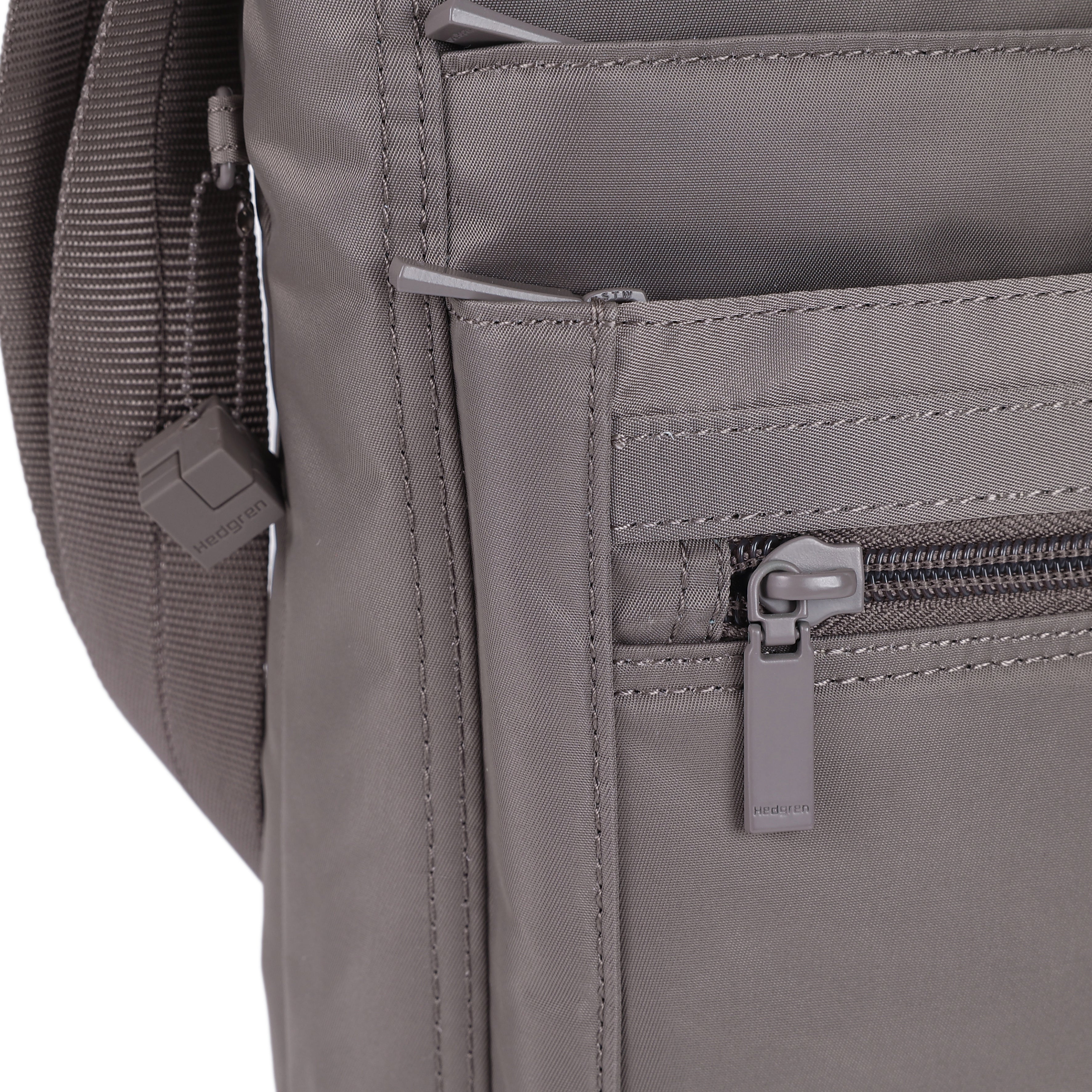 Close up on zipper Orva RFID Crossbody #color_sepia