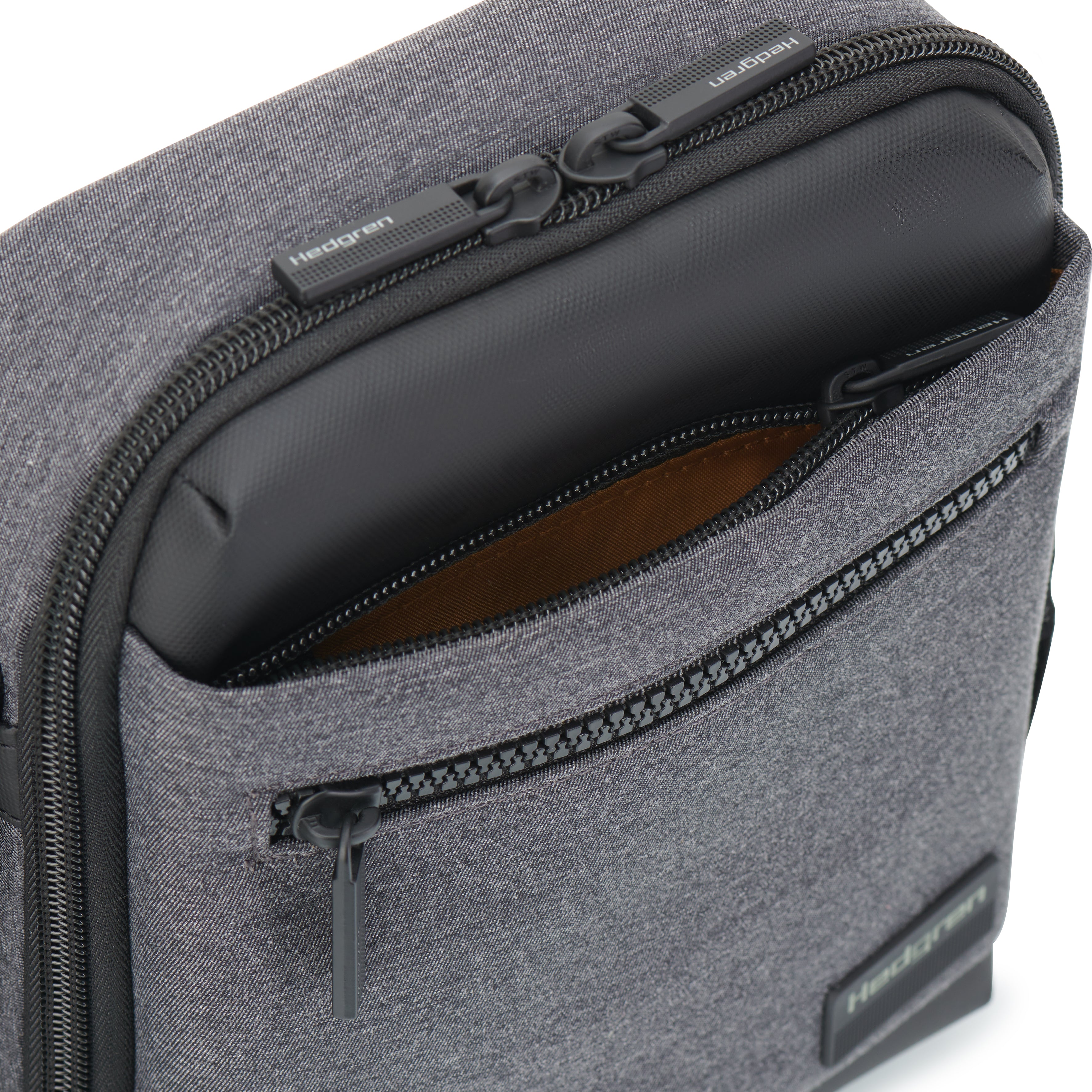 Front pocket on Hedgren's APP Crossbody in Stylish Grey