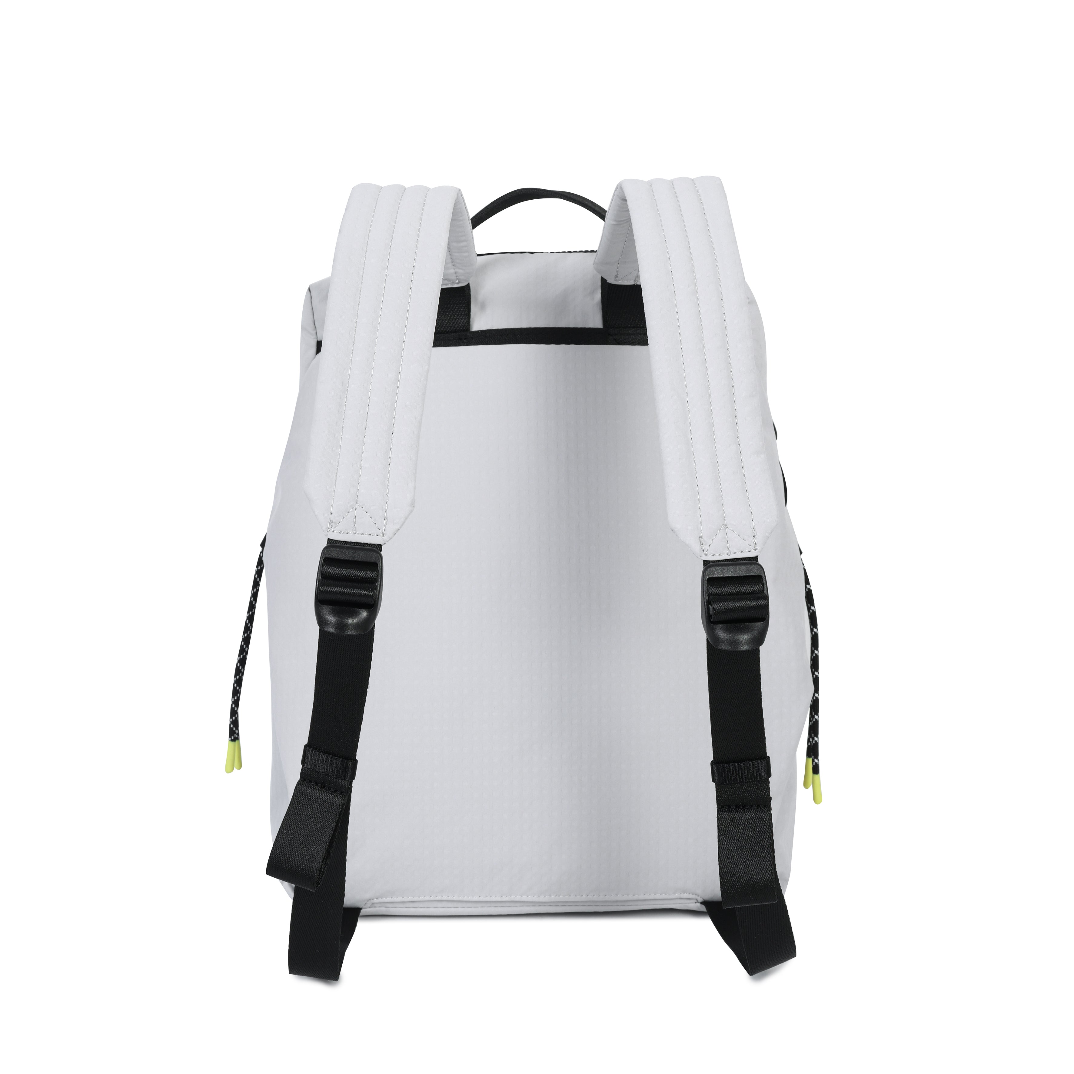 Back of Hedgren AKIRA Backpack in Vaporous Grey