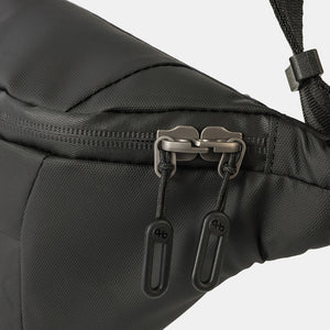 Close up of zipper on Hedgren Visit Belt Bag in Performance Black