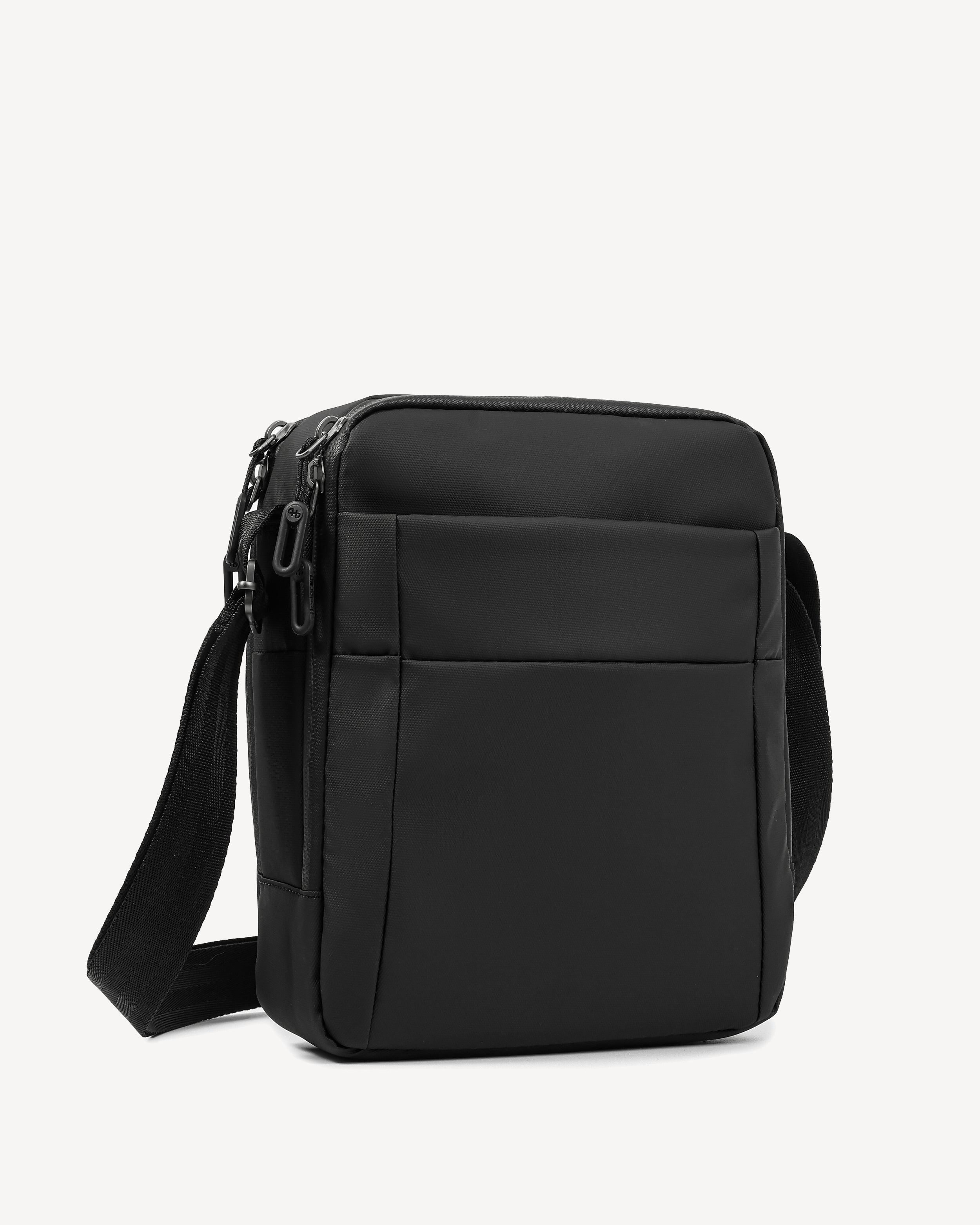 RELAX Vertical Crossbody in Performance Black | Hedgren