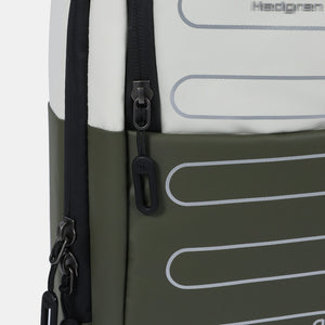 Close up of zipper on Hedgren's SLING bag in vaporous grey/olive