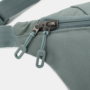 Close up of zipper on Hedgren's Visit Belt Bag in Grey Green