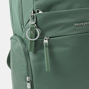 Close up of zipper on Hedgren's TSUTSUMI Diaper Backpack in Duck Green