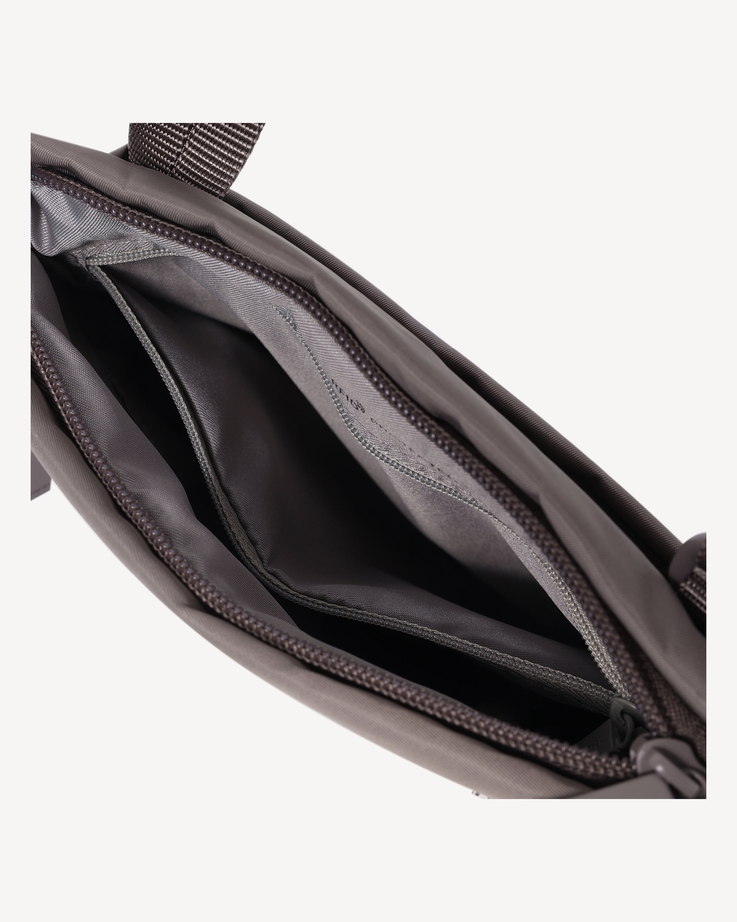 LEONCE Small RFID Crossbody in Sepia | Hedgren