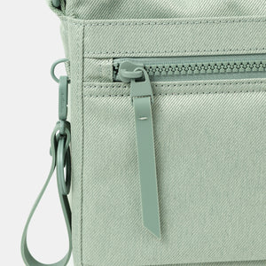 Close up of the zipper on the Eye Medium RFID shoulder bag in lily pad green