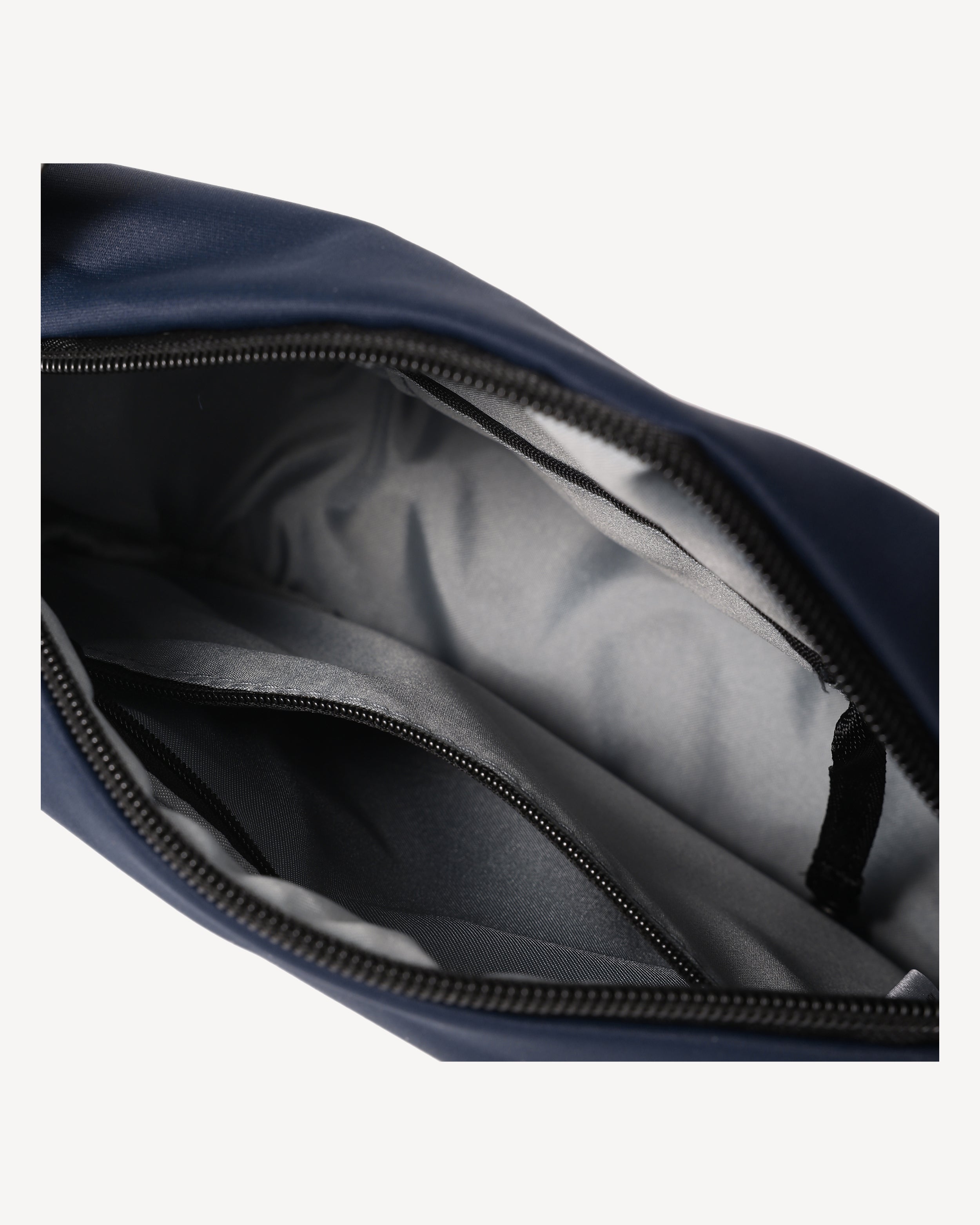 NEUTRON Lightweight Crossbody in Navy Cosmos | Hedgren