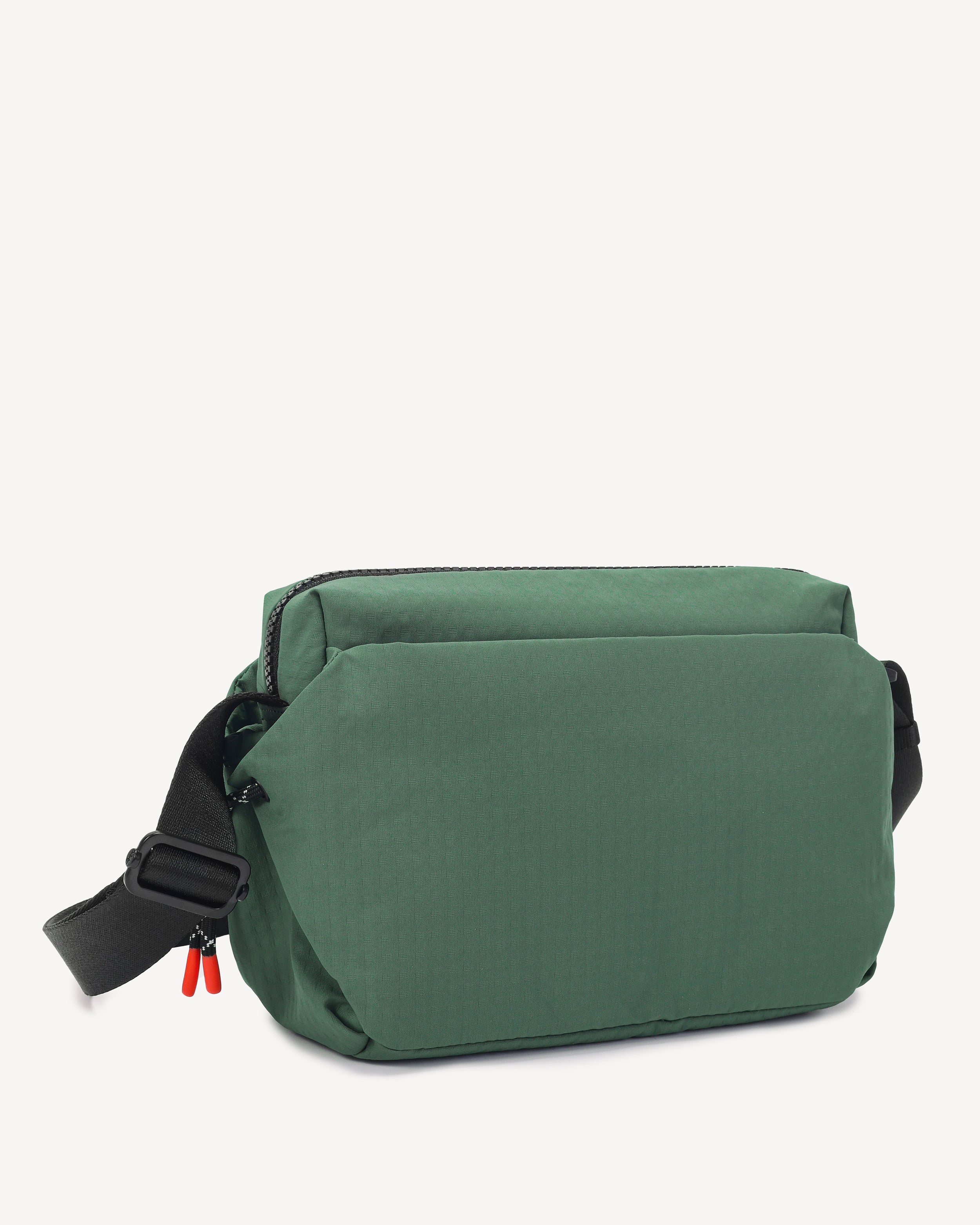 KOSHO Lightweight Crossbody in Duck Green | Hedgren