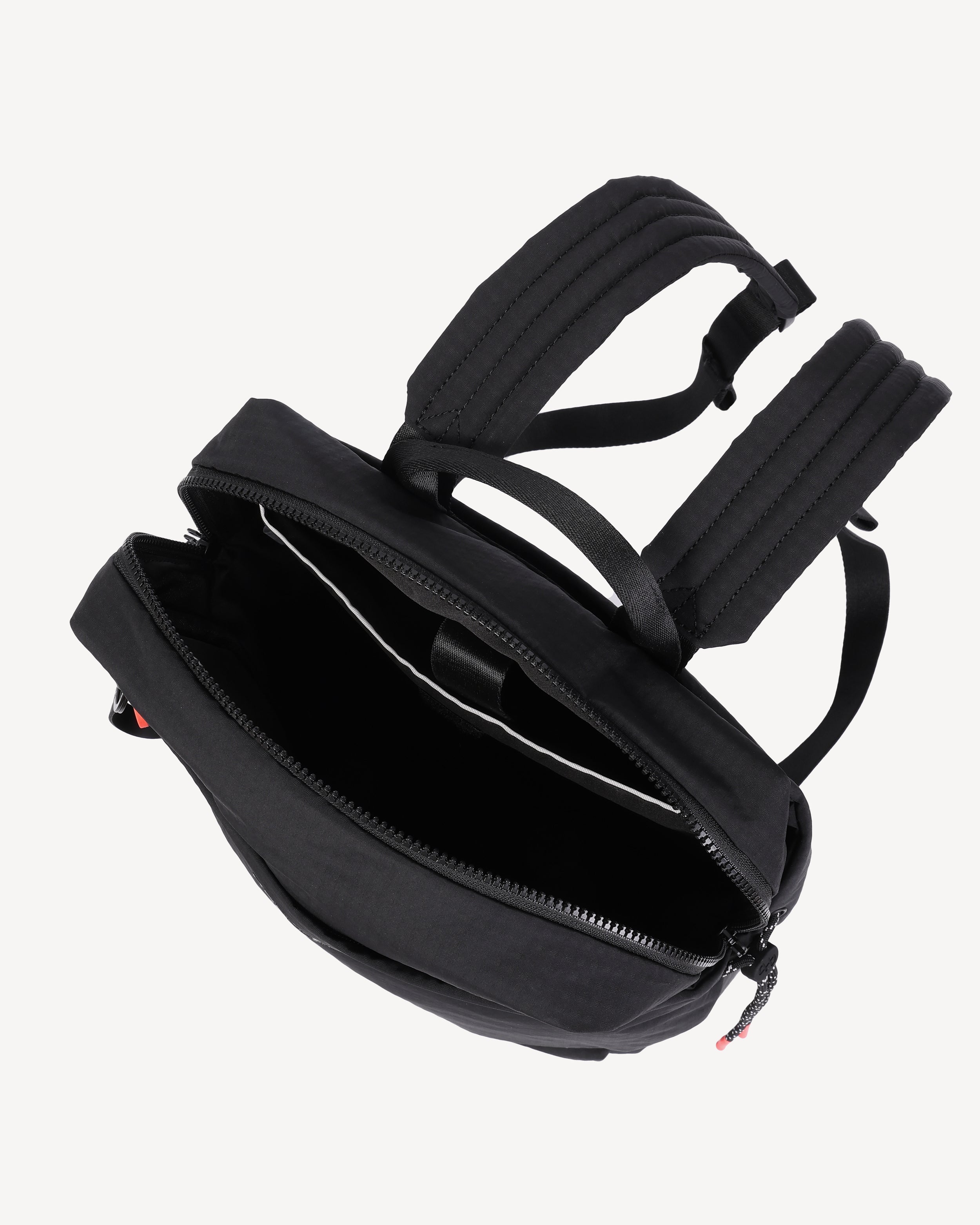 AKIRA Laptop Backpack in Black | Hedgren