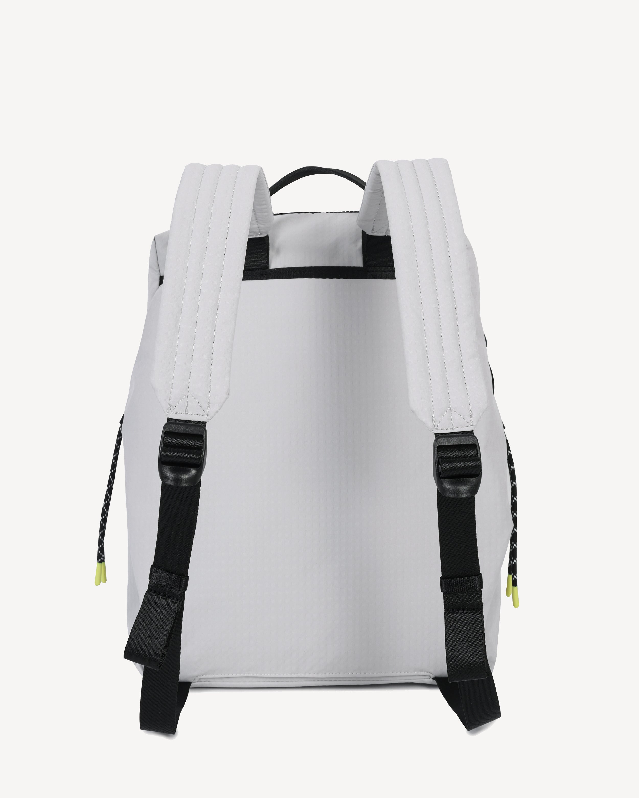 AKIRA Laptop Backpack in Vaporous Grey | Hedgren