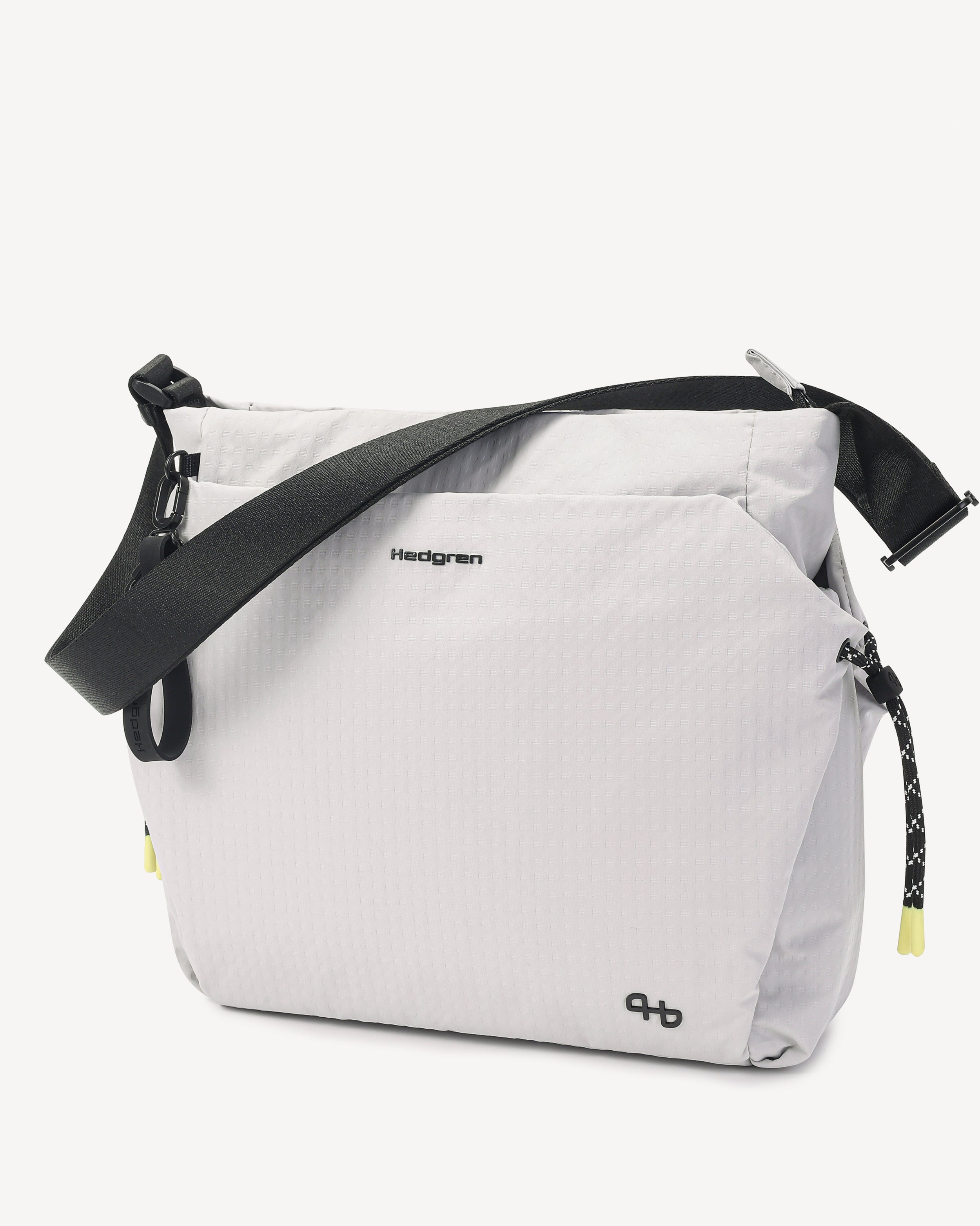 MAKOTO Large Crossbody Bag in Vaporous Grey | Hedgren