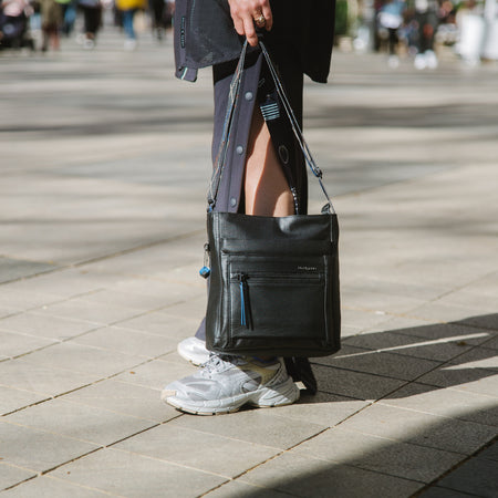 Orva RFID Shoulder Bag Creased Black